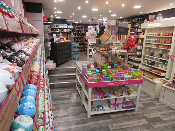 bomb cosmetics thonon